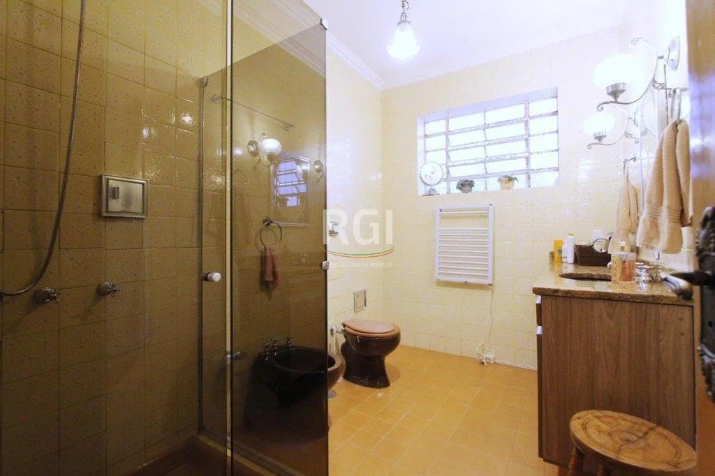 Imagem Casa para Venda - 250m², 3 dormitórios, 1 vaga - Teresópolis