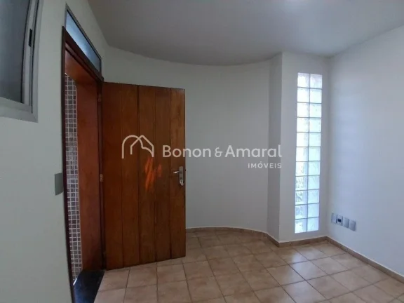 Imagem Linda casa assobrada com 3 quartos sendo 1 suíte, 4 vagas, area de lazer e Localização ótima, pr...