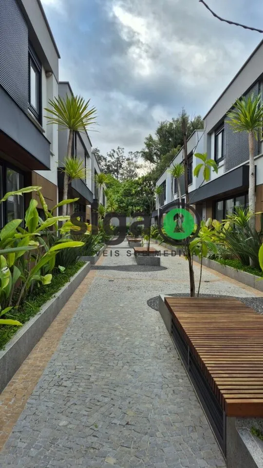 Imagem CASA EM CONDOMINIO COM 4 QUARTOS SENDO SUITES