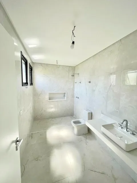 Imagem Sobrado de 560m² Localizado no Alphaville Res. Dois - Barueri - SP!
