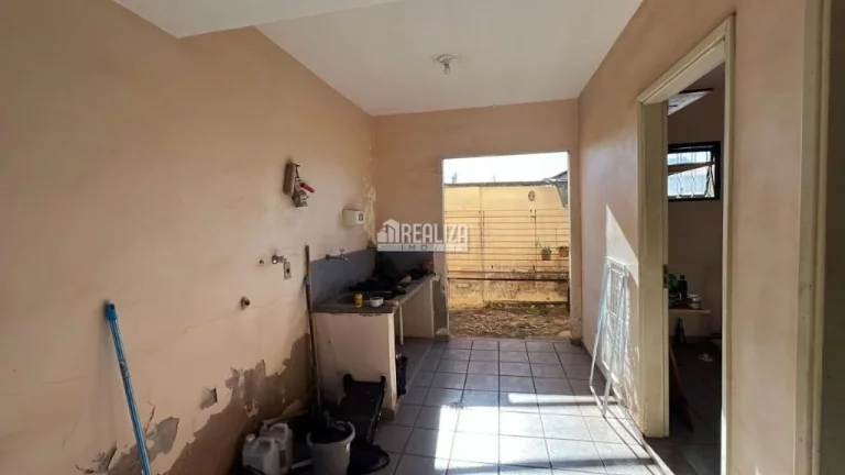 Imagem Casa à venda e locação no bairro São Sebastião, Uberaba - 3 dormitórios e quintal
