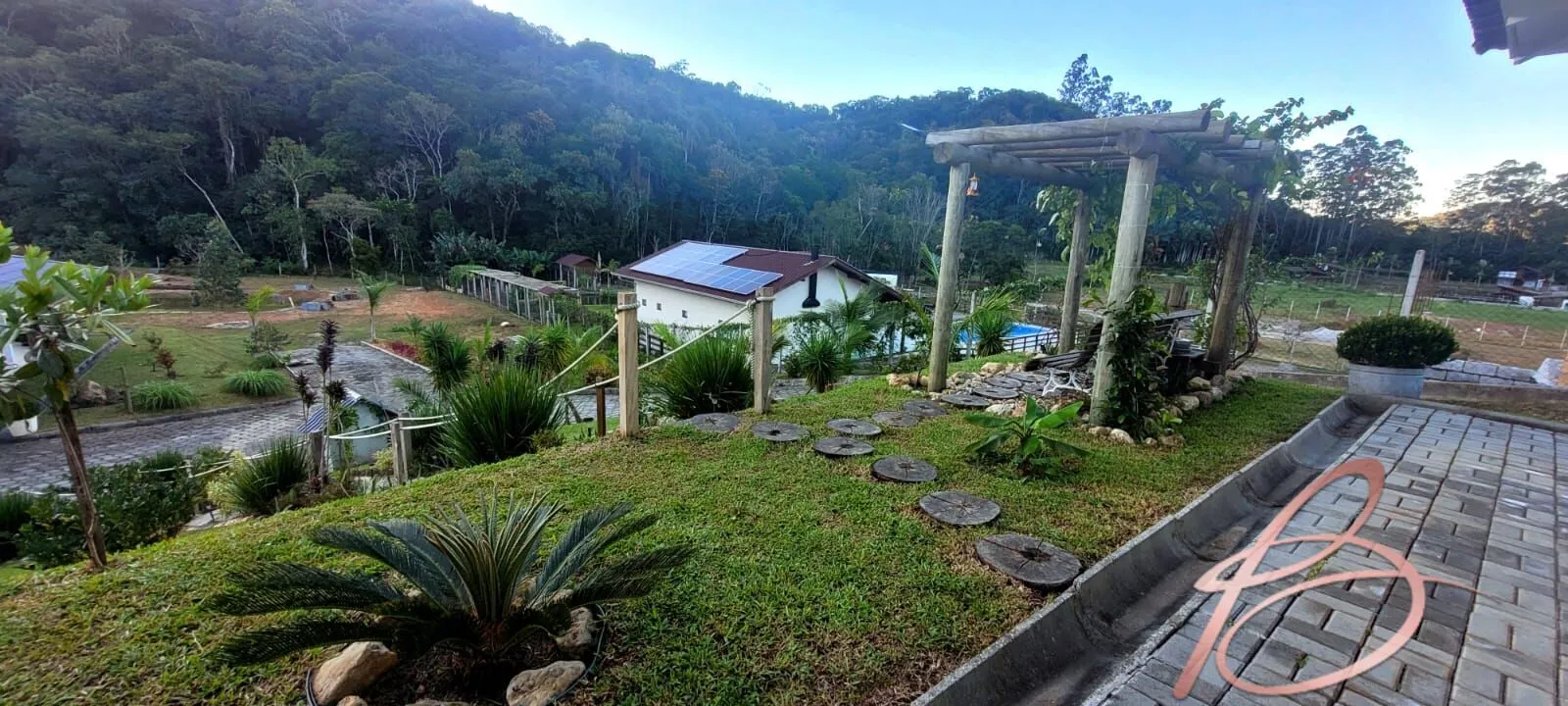 Imagem Chácara com 20.000M² com 2 casas, pomar e açude