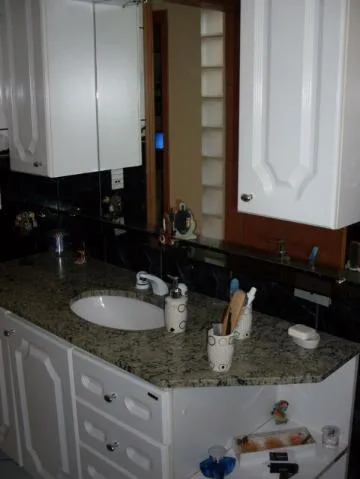 Imagem VENDA DE CASA ASSOBRADADA EM GUARULHOS A/T140m² A/C200m²,distribuídos em 4 dormitorios sendo 1 suite (todos com armários ),sala 3 ambientes ,cozinha p