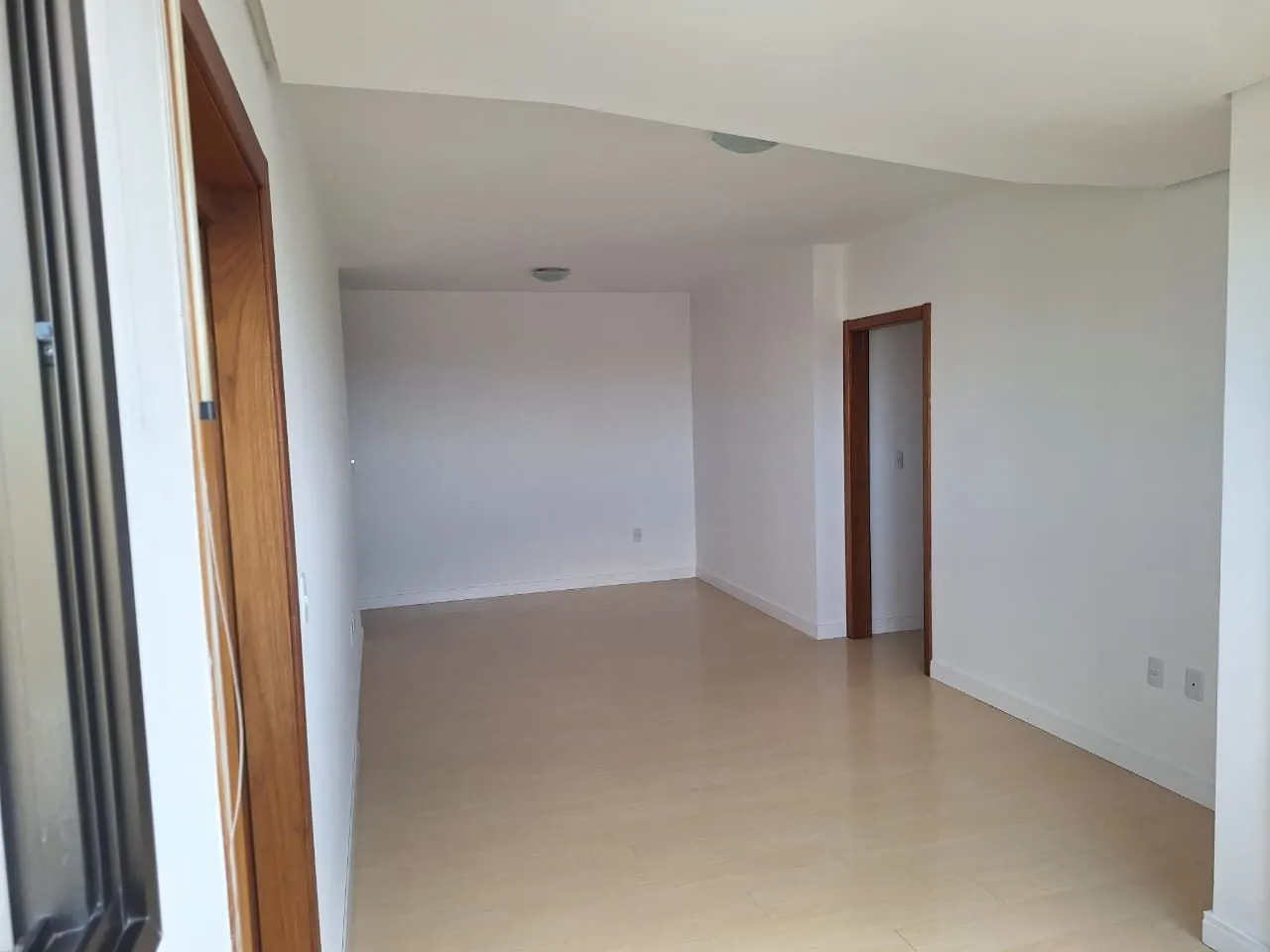 Imagem Amplo apartamento de 2D com suíte e vaga
