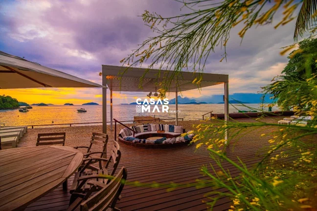 Imagem Casa Luxuosa Frente Mar em Tanguá, Angra dos Reis-RJ: 6 suítes, praia particular e deck para embarcações.