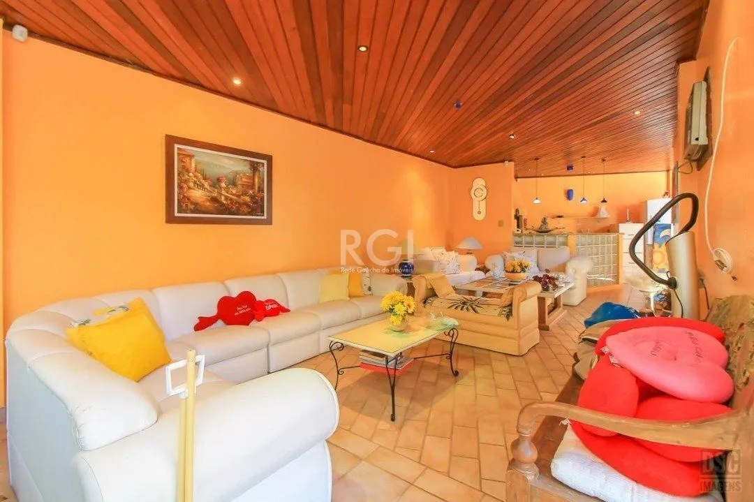 Imagem casa Living para 3 ambientes com lavabo, cozinha com pia e armários planejados