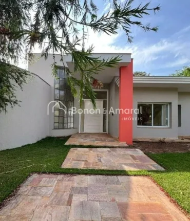 Imagem Sofisticada casa para aluguel no Alphaville Campinas. 
A residência possui uma área construída de...