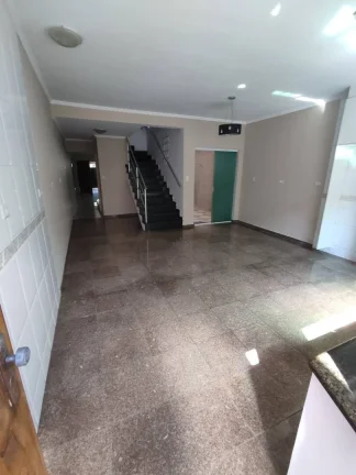 Imagem Sobrado para Locação em Santo André - Conforto, Espaço e Excelente Local.