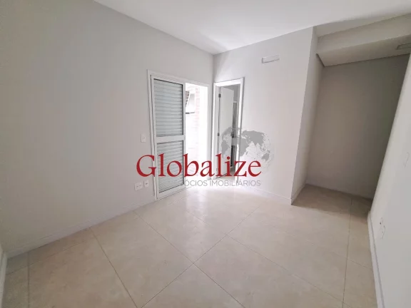 Imagem Apartamento à venda com 82m², 2 suites, varanda com Grill, piscina, vaga demarcada por R$875.000,00 na Ponta da Praia em Santos