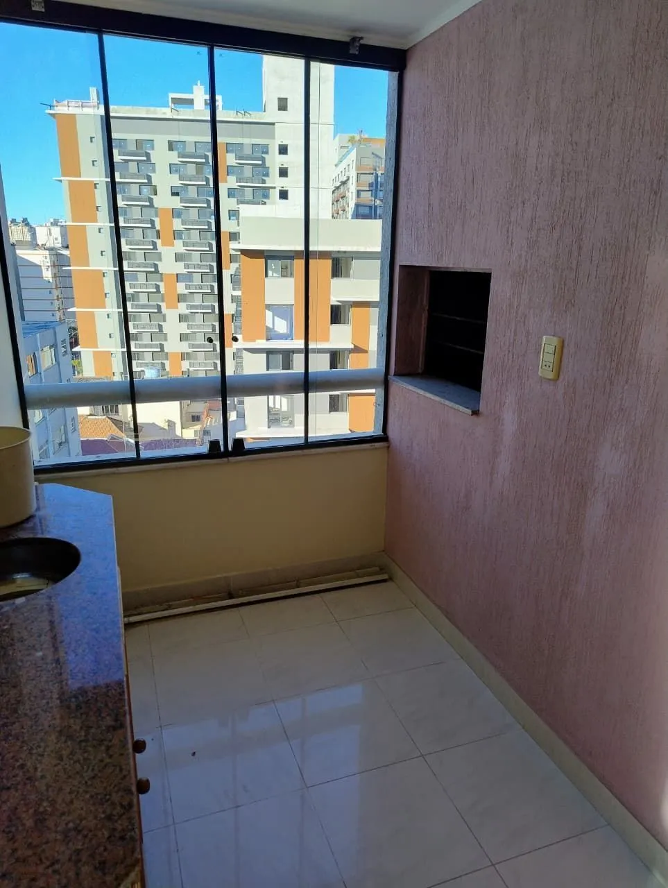 Imagem Apartamento 2 quartos, sacada com churrasqueira e garagem no bairro Cidade Baix