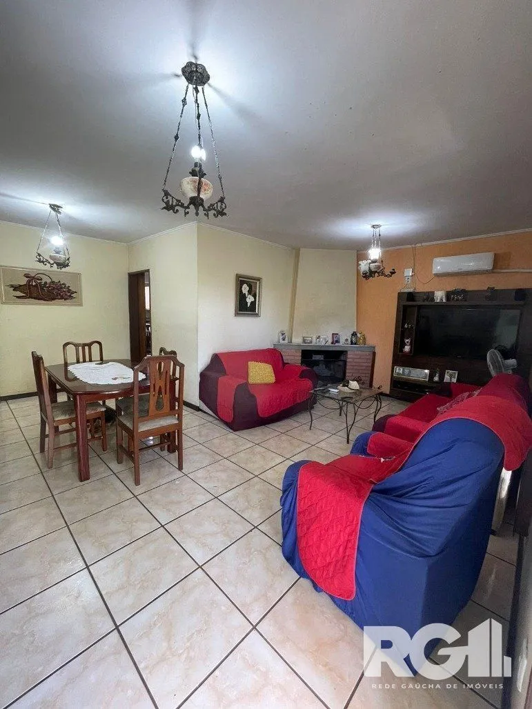Imagem Linda Casa com cinco dormitórios na Vila Nova