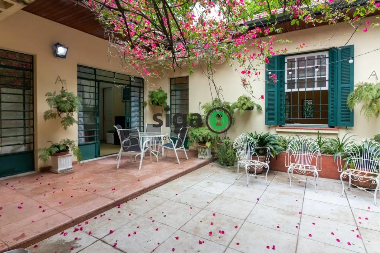 Foto do imóvel Casa Alto Padrão em Moema de 5 quartos com 8 vagas - 440m² à Venda.