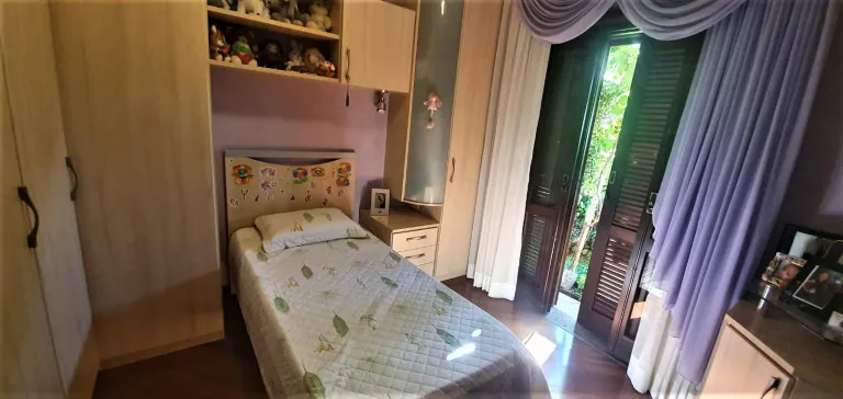 Imagem Casa com 3 Quartos à Venda, 223 m² em Novo Mundo - Curitiba