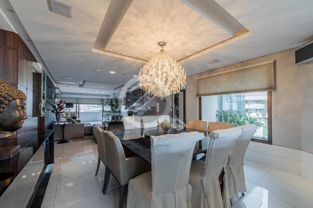 Imagem Apresentamos um sofisticado apartamento no bairro Petrópolis, com 266 m² de área privativa, ofere...