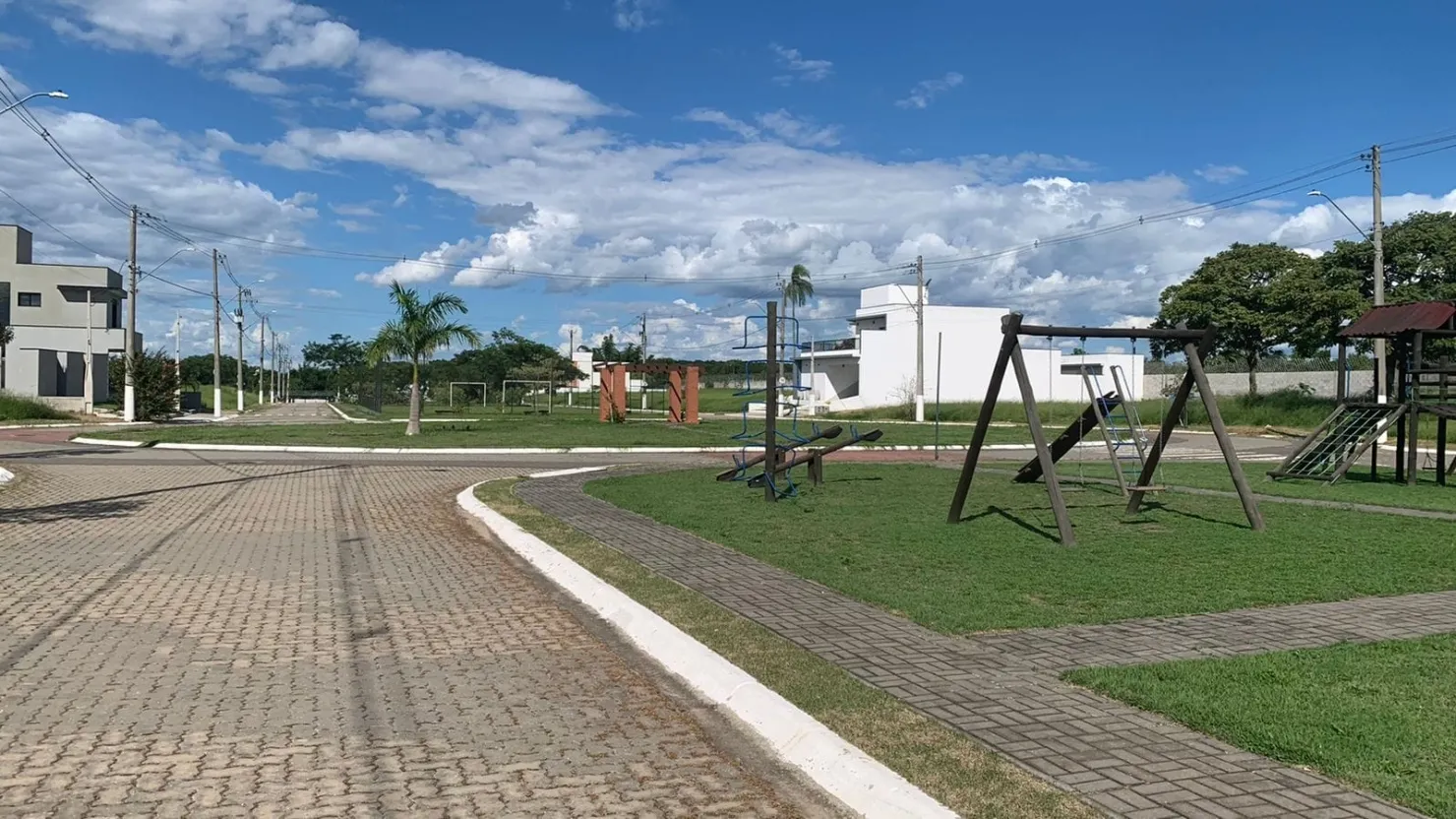 Foto do imóvel Terreno de 360m² à Venda no Loteamento Res. Lilian Schneider - Quiririm