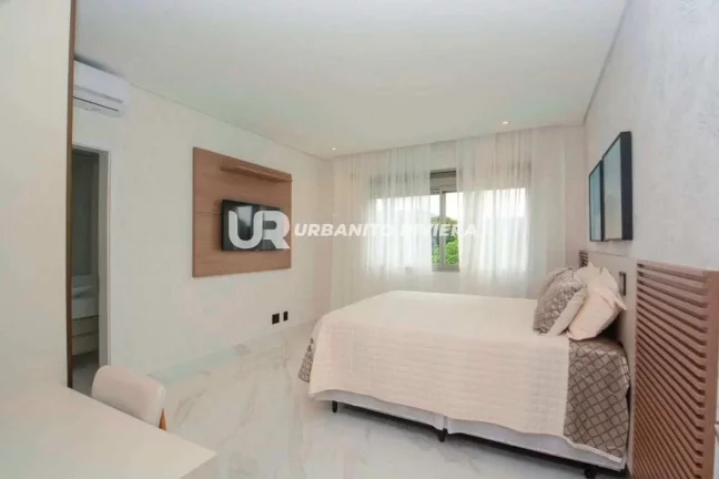 Imagem Residência de Alto Padrão com 6 Suítes, Área Gourmet Completa e Piscina Aquecida