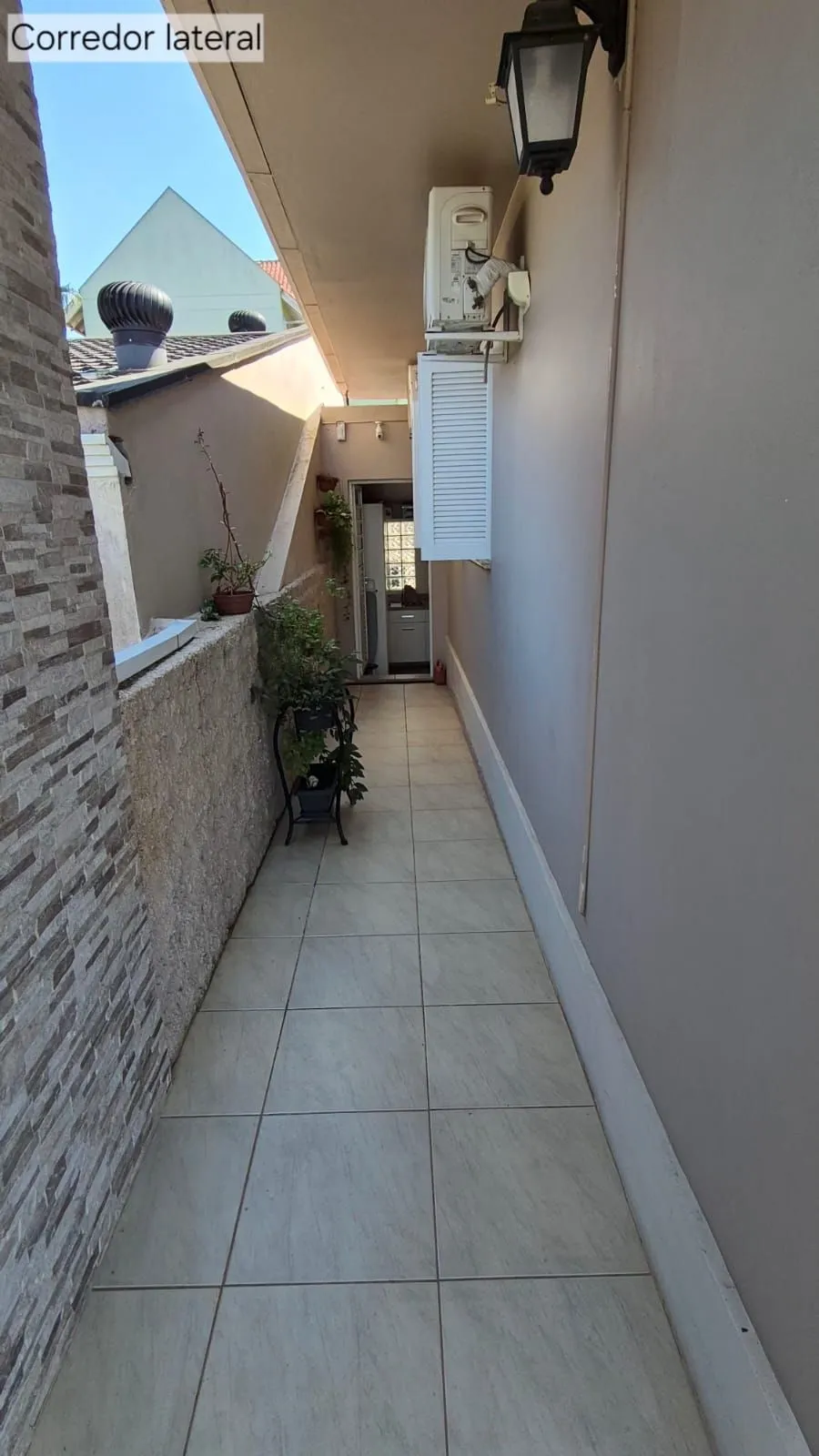 Imagem Excelente casa de 4 dormitórios, 1 suíte e 2 vagas em Novo Hamburgo.