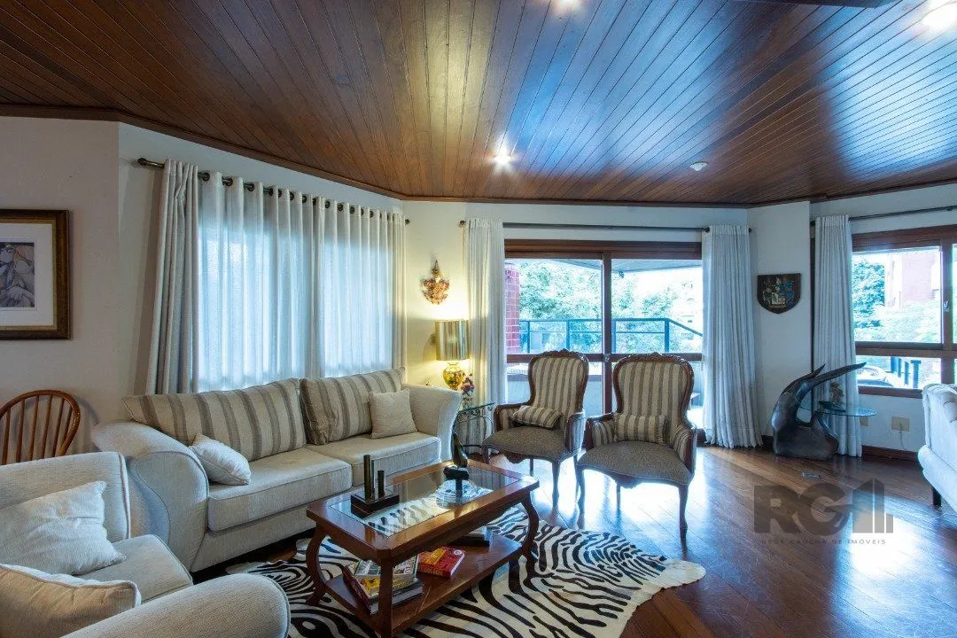 Imagem Apartamento com piscina na sacada e 3 vagas individuais.