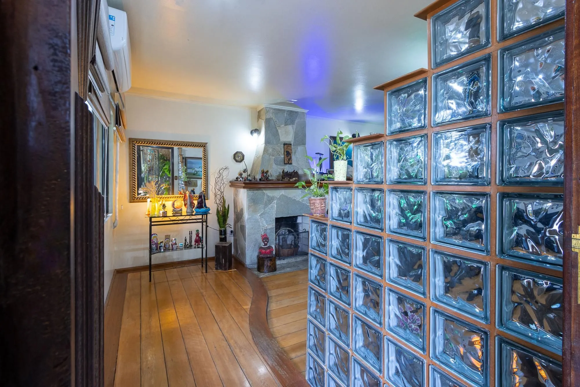Imagem Casa com 3 quartos (1 suite), 4 vagas - Vila Nova