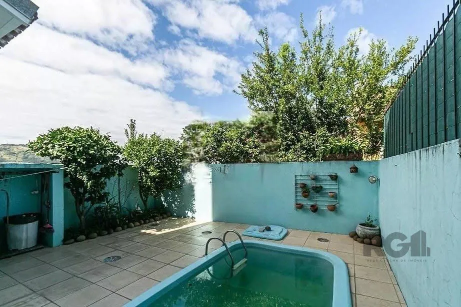 Imagem Casa com 161m² e 3 dormitórios com suíte, piscina no bairro Espírito Santo em PORTO ALEGRE