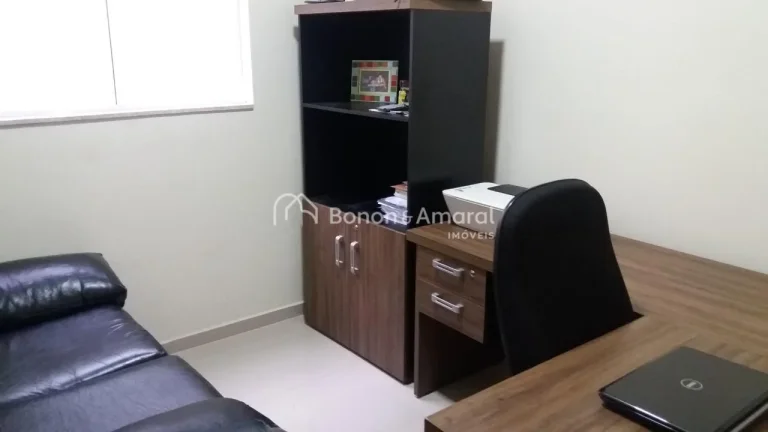 Imagem Este sobrado de 180m² de construção e 300m² de terreno oferece todo o conforto e espaço que sua...