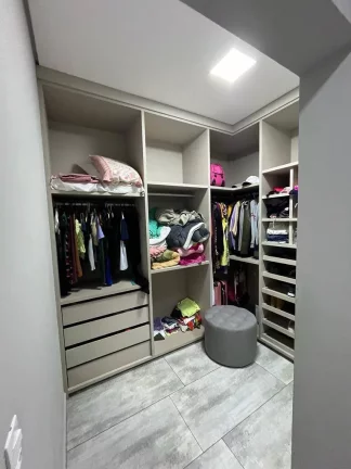 Imagem Casa de condomínio com 3 Suítessendo 01 master, com hidro, todas com closetÁrea livreSala de jant...