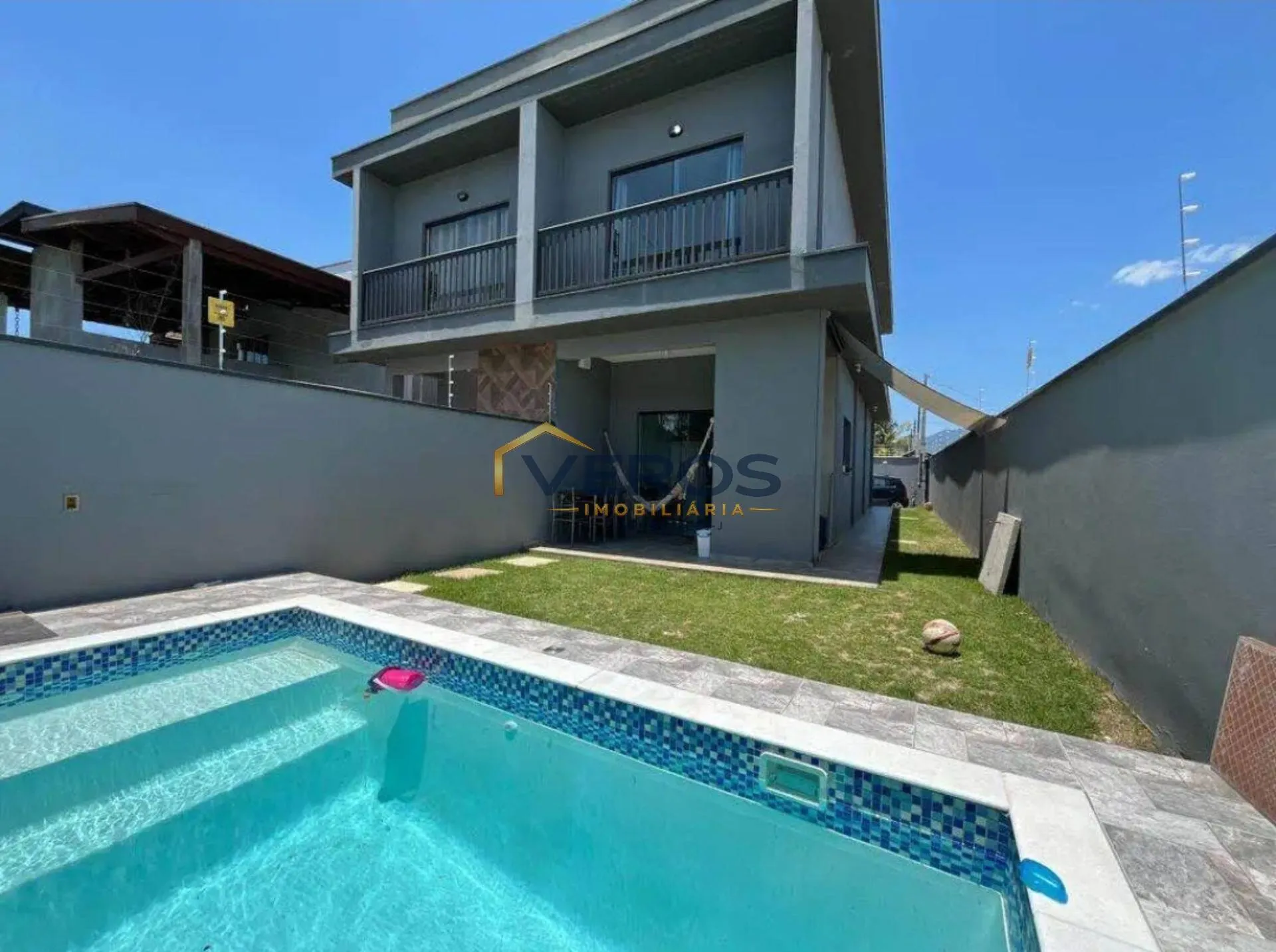 Foto do imóvel Linda casa com piscina a venda em Caraguatatuba por R$ 650 mil