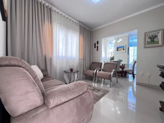 Imagem Belo Sobrado em Condomínio fechado no Glória!