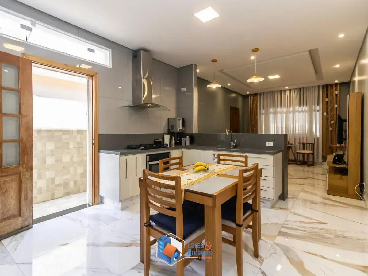 Imagem Casa para venda em Jardim Peri com 3 quartos, sendo 1 suíte, 216m²