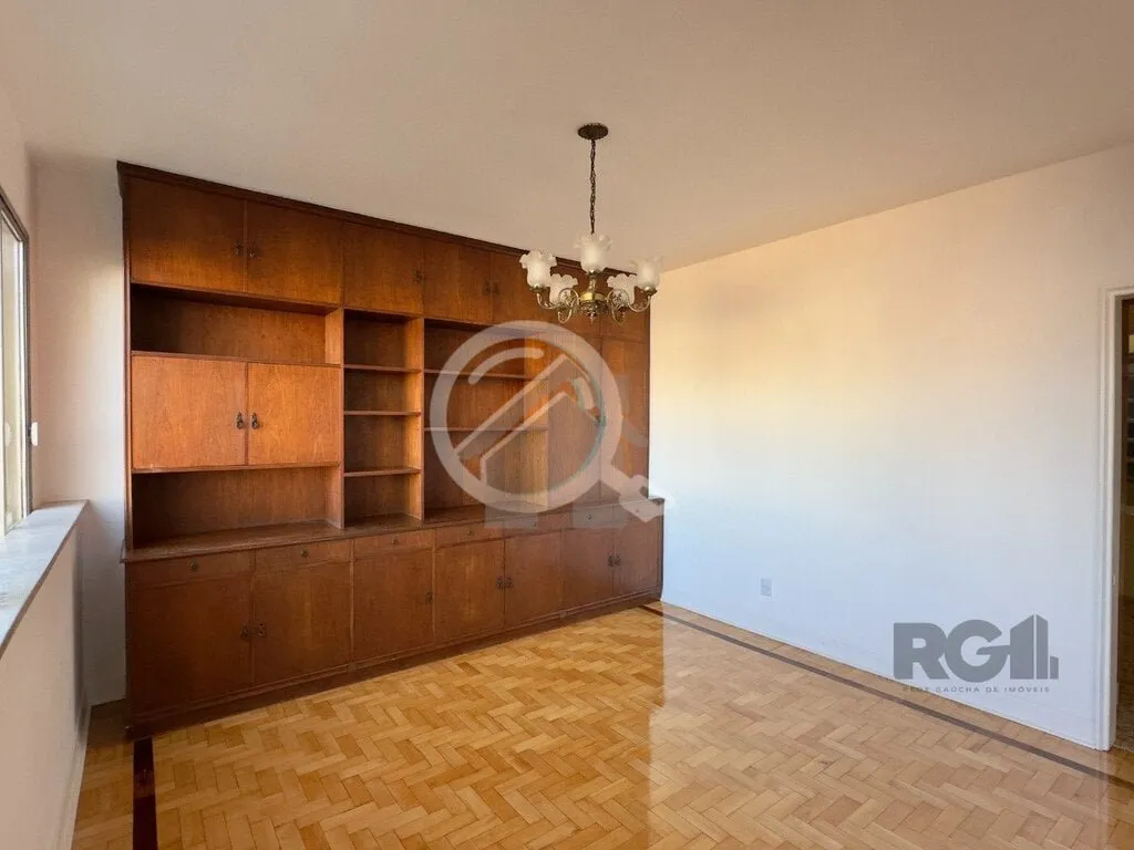 Imagem Apartamento de 170m², totalmente reformado, 3 dormitórios, sendo 1 suíte com sacada, sala de esta...