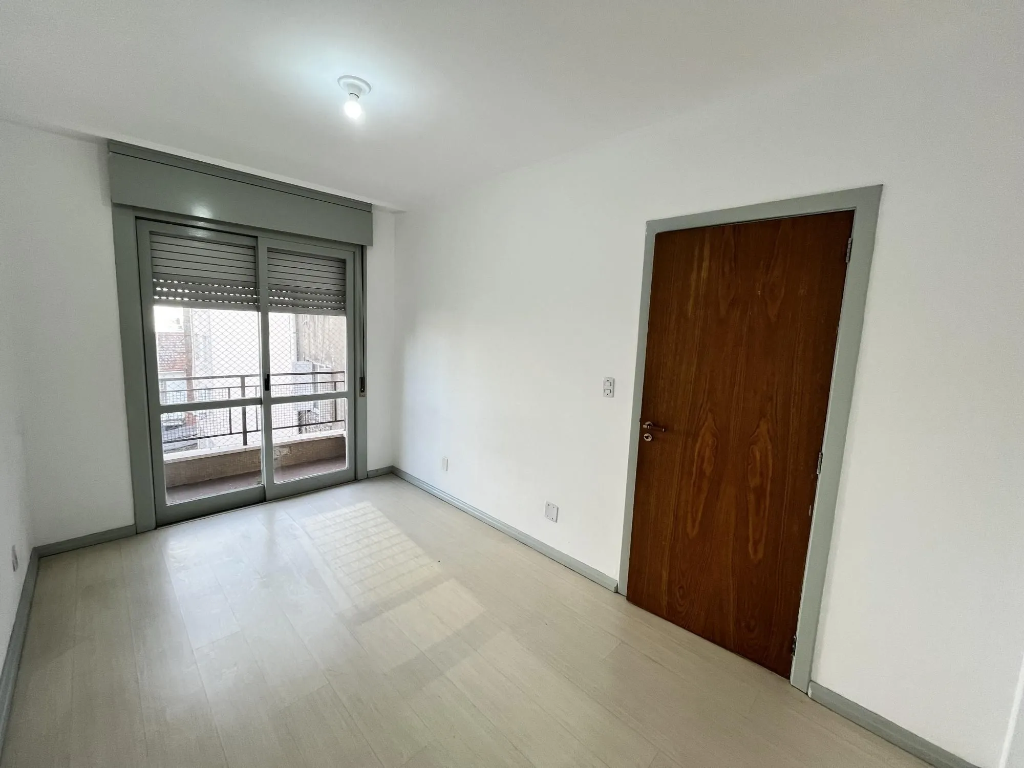Imagem Apartamento de 1 quarto, 2 sacadas e 1 vaga de garagem no bairro Farroupilha POA