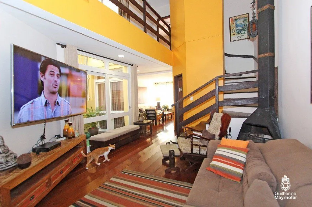 Imagem Casa para Venda - 240m², 5 dormitórios, sendo 1 suites, 3 vagas - Menino Deus