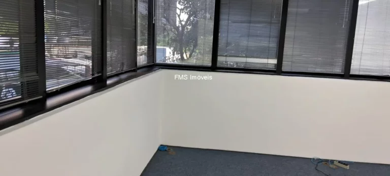 Imagem Conjunto Comercial para Locação no Brooklin: 1 Sala, 5 Vagas de Garagem e 254m² em São Paulo-SP!
