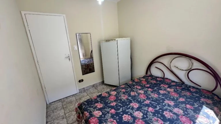 Imagem "Apartamento mobiliado com uma sala ampla, ideal para quem busca conforto e praticidade. Excelente localização e uma linda decoração. Agende sua visita!"