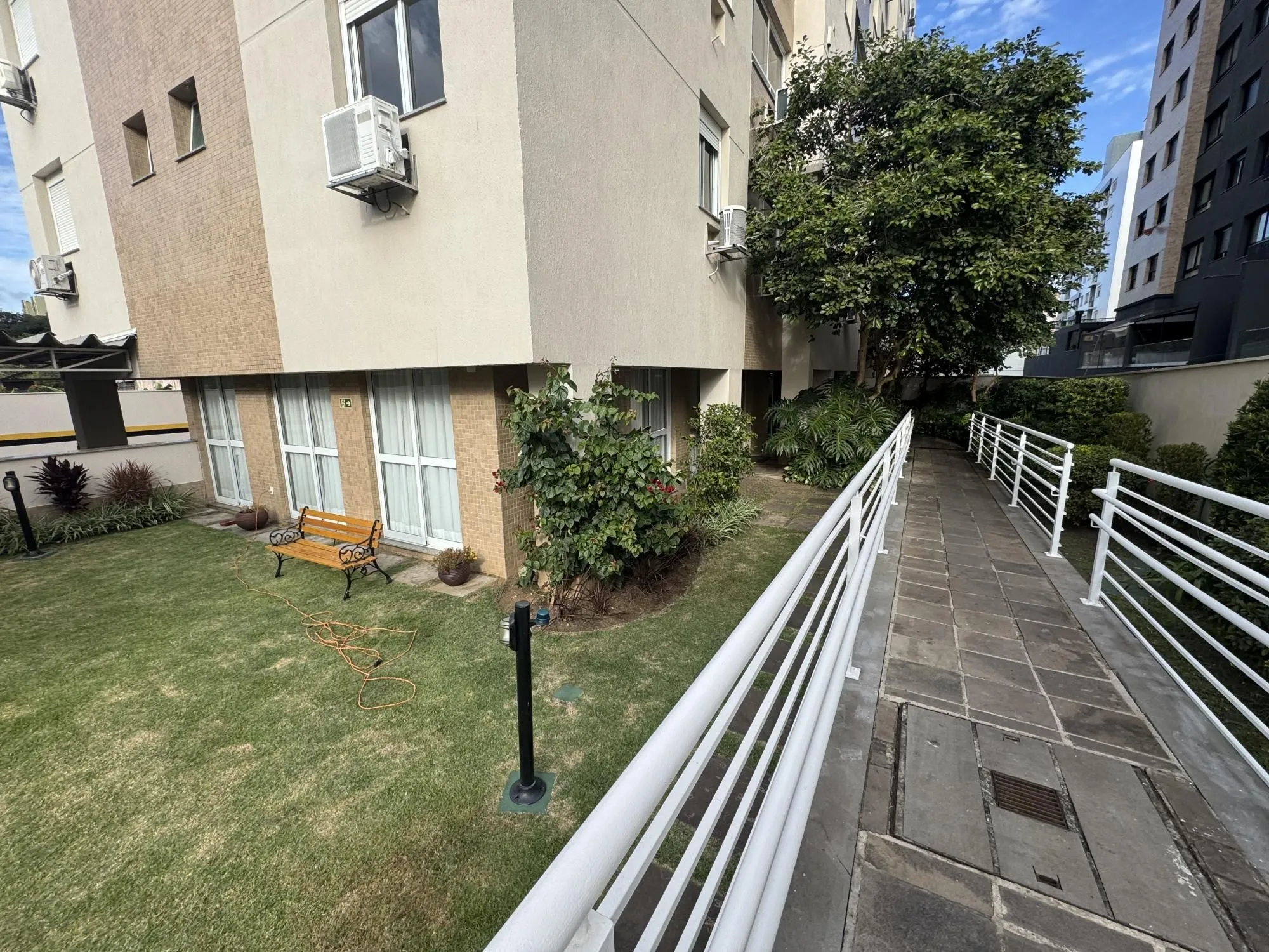 Imagem Apartamento em andar alto, posição solar norte/nascente, com excelente iluminação e ventilação natural.