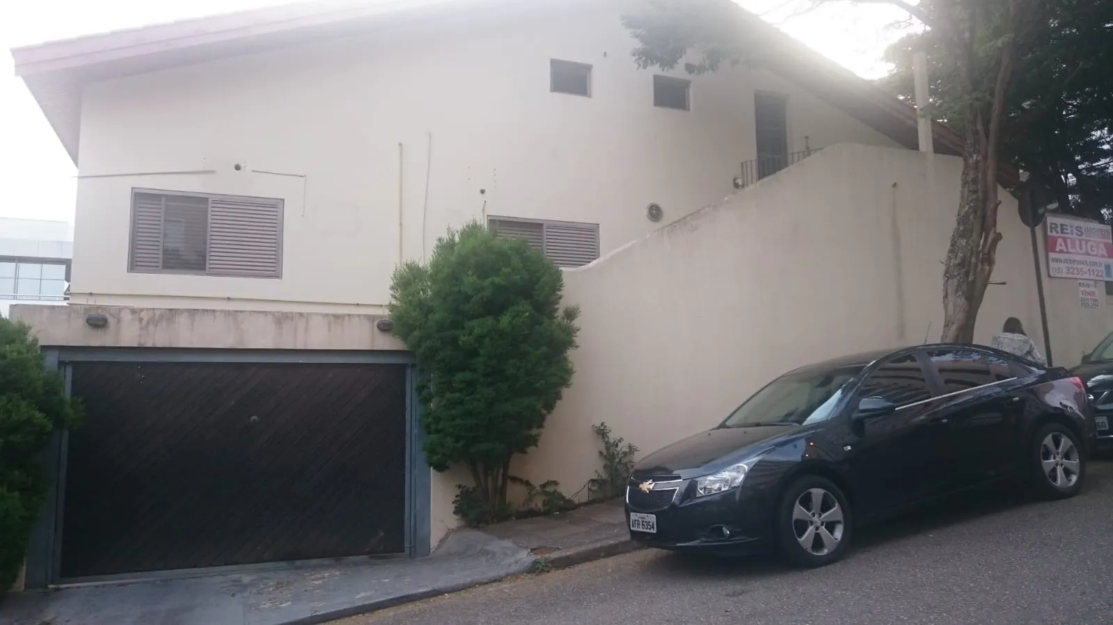 Imagem Imóvel Comercial de Esquina no Campolim - 9 Salas, 2 Recepções e Estacionamento
