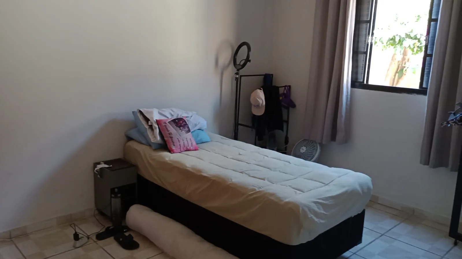 Imagem Casa no Wanel Ville V com Edícula ? 3 Quartos, Aquecimento Solar e Garagem para 2 Carros