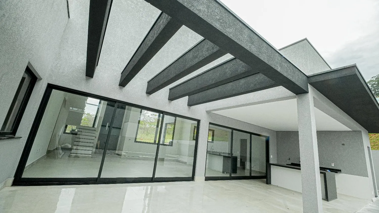 Imagem Casa à venda em condomínio fechado | 3 dormitórios | Piscina | 638 m² de terreno