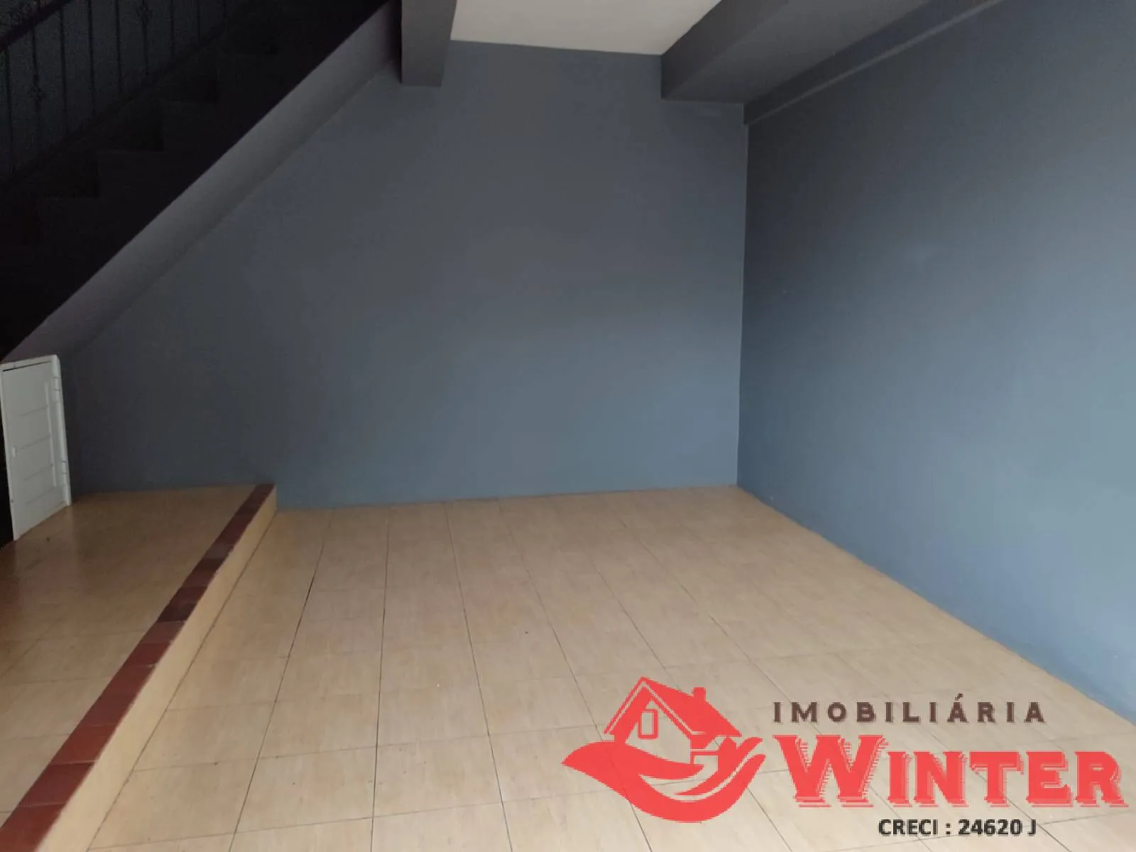 Imagem Apartamento com 3 andares de frente.