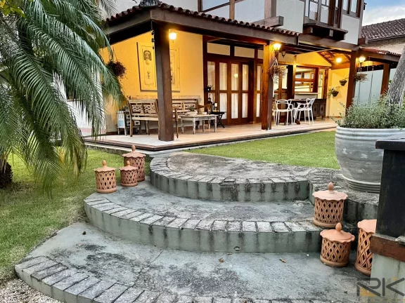 Imagem CASA CONDOMÍNIO ALTO PADRÃO COM 5 DORMITÓRIOS,SENDO 2 SUÍTES, 4 BANHEIROS SOCIAL,SALA 2 AMBIENTES,COZINHA AMERICANA,ÁREA GOURMET