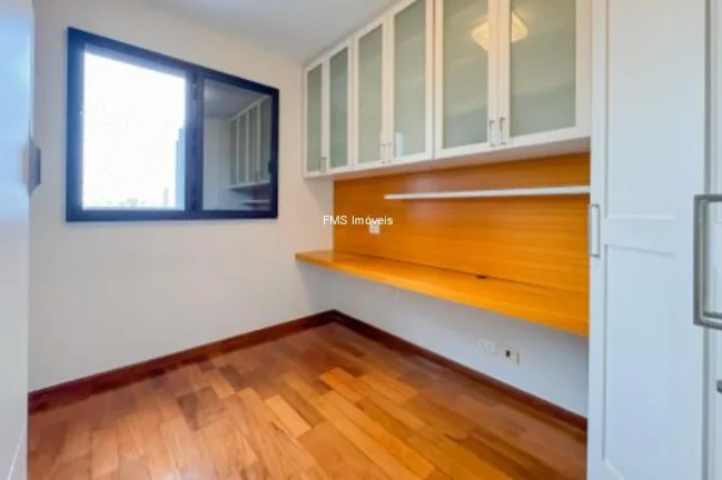 Imagem Apartamento à venda ou locação na Vila Mariana com 3 quartos sendo 1 suíte, 2 banheiros, 3 vagas, 116m²
