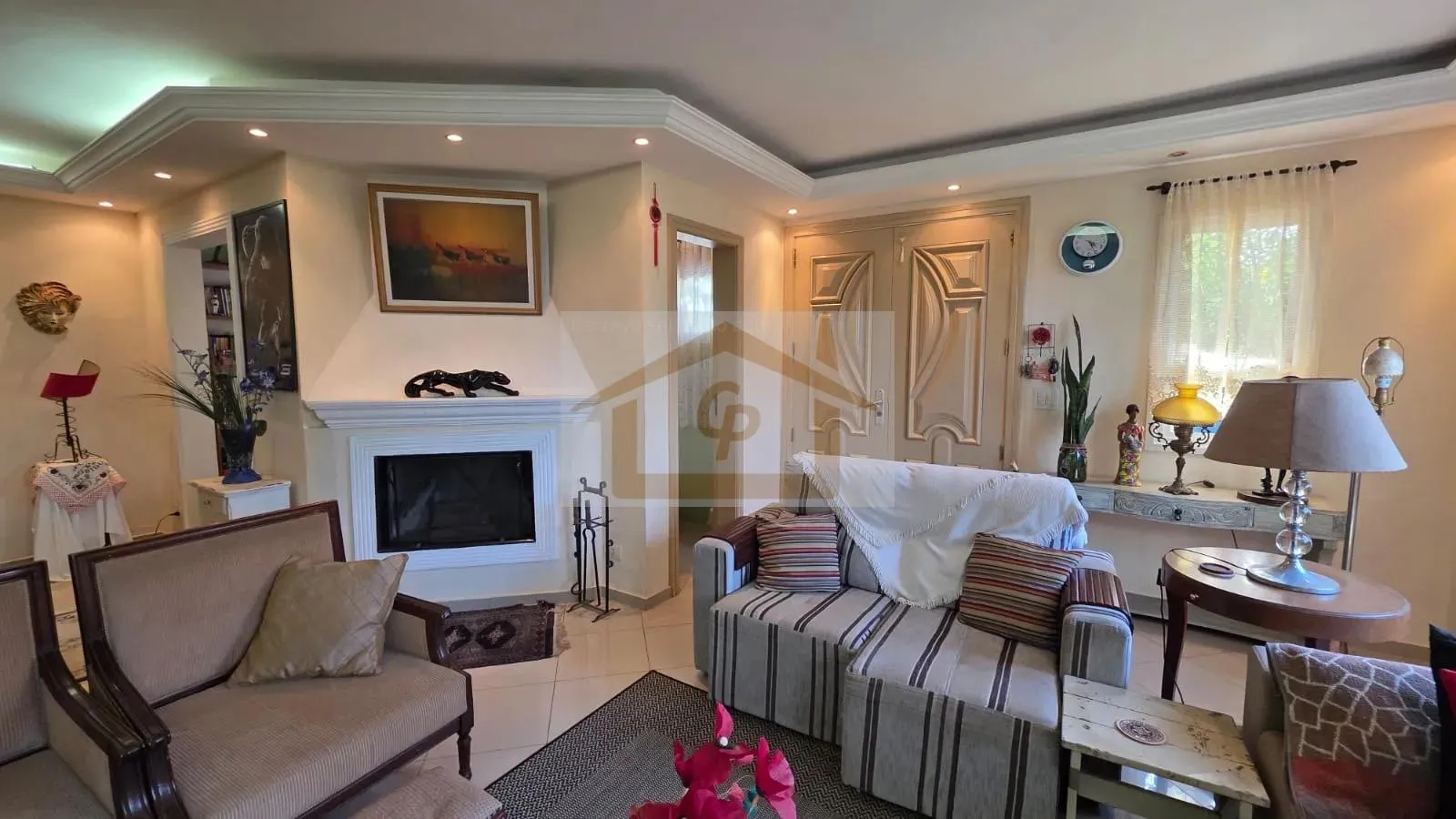 Imagem CASA TÉRREA EM CONDOMÍNIO FECHADO!!! 3 Suítes, 6 vagas *piscina