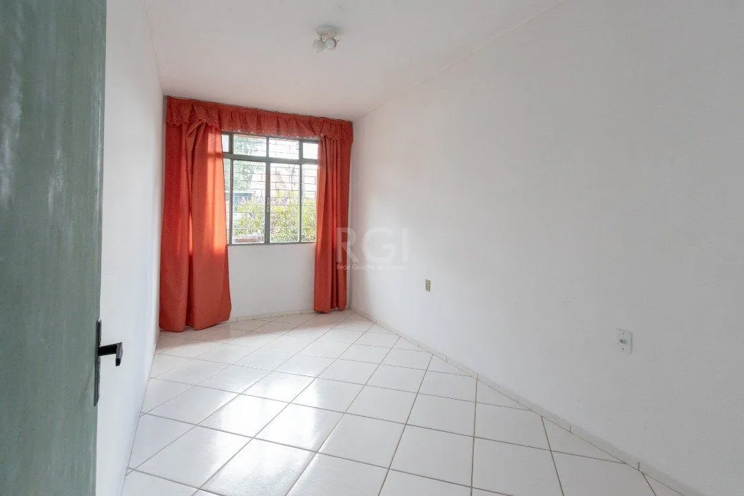 Imagem Casa para Venda - 220m², 3 dormitórios, sendo 2 suites, 2 vagas - Coronel Aparício Borges