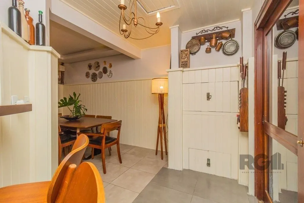 Imagem Casa em Condomínio 199m² - 3 dormitórios, 2 vagas no bairro Nonoai