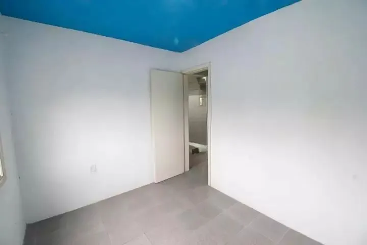 Imagem VENDE - AMPLA CASA RESIDENCIAL COM PISCINA E 5 VAGAS