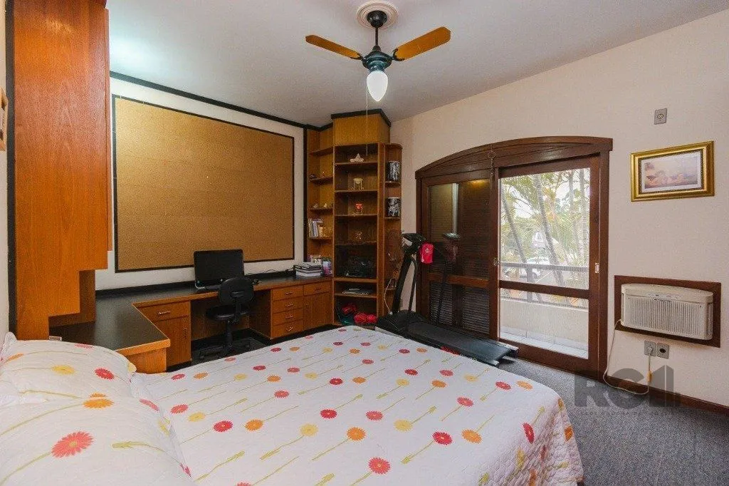 Imagem Casa com 4 dormitórios no bairro Morro Santana