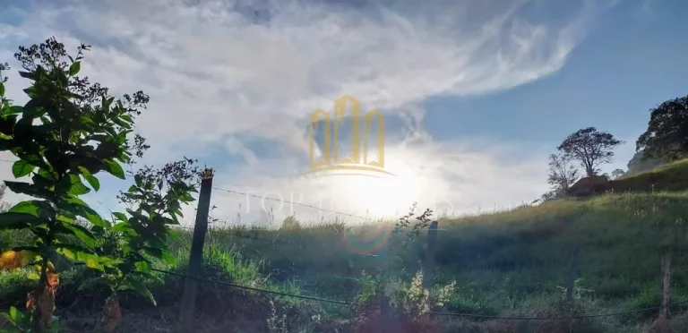Imagem Belíssima Chacara Toca dos Venancios 2 Dormitórios 14 mil m² de Terreno 100m² de Construção.
