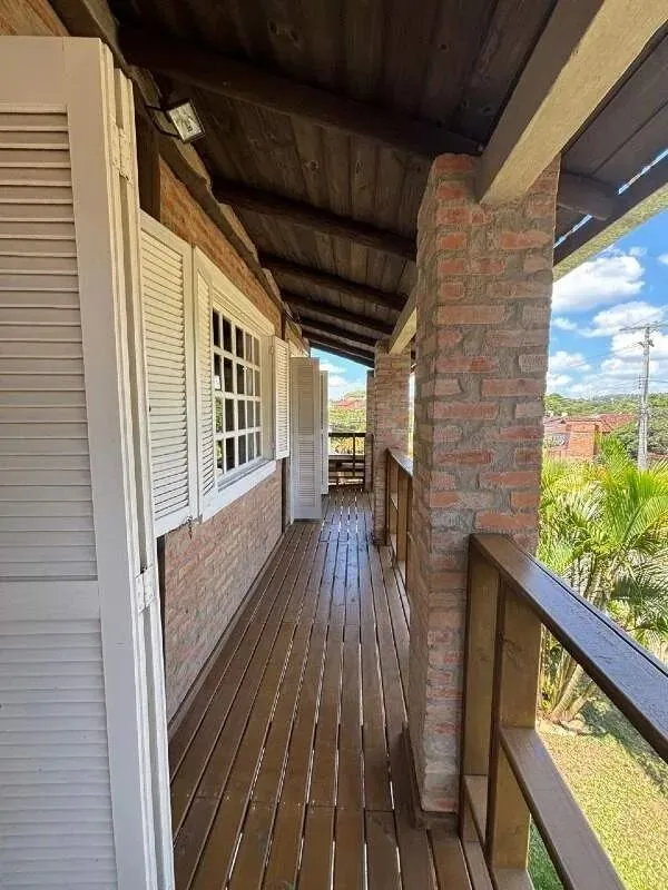 Imagem Residência de Luxo no Cantegril com 4 Dormitórios, 2 Suítes, Piscina e Espaço Gourmet Exclusivo