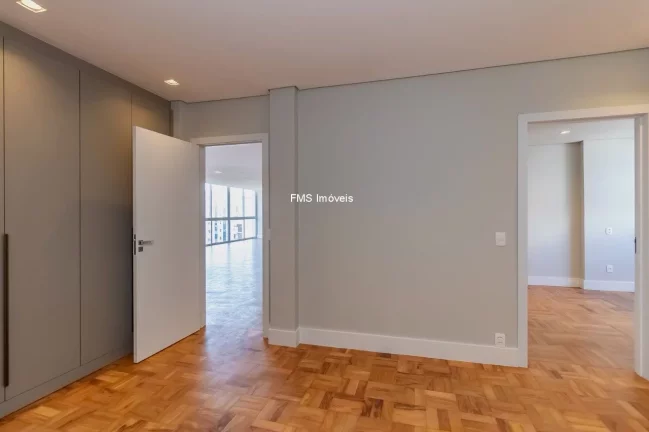 Imagem Apartamento à venda em Higienópolis, com 3 suítes, 2 vagas e 250m².