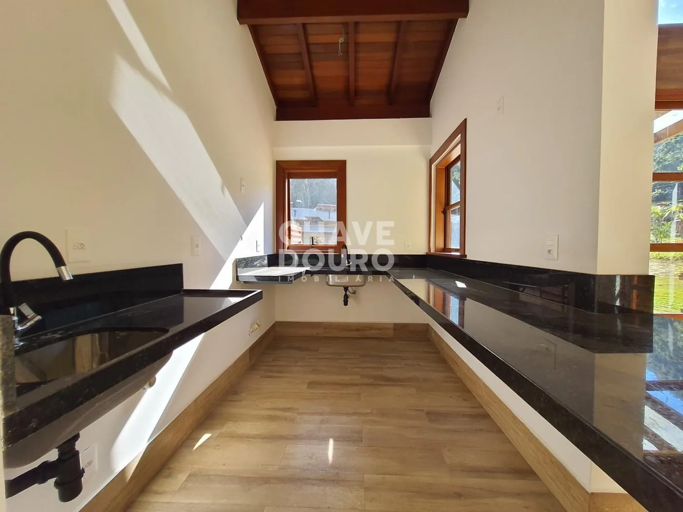 Imagem Charmosa casa em condomínio, para venda em Itaipava, Petrópolis RJ